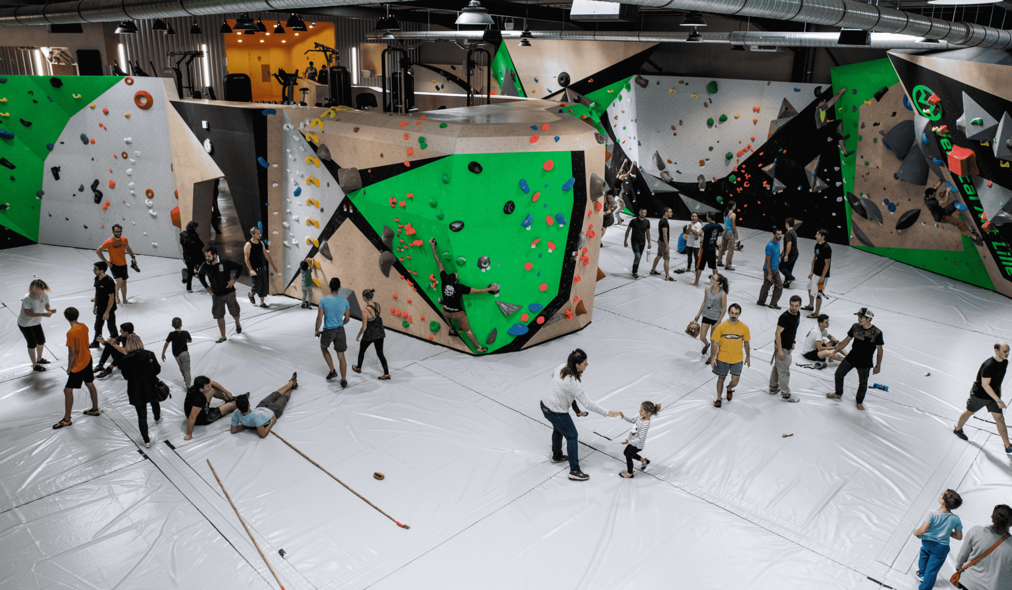 inauguration-vertical'art lille - salle d'escalade de bloc - restaurant -bar - Lille