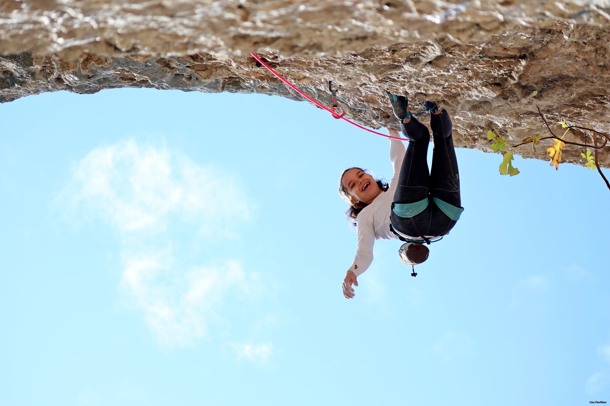 Oriane Bertone, athlète du team Vertical'Art, vient de décrocher sa première sélection en équipe de France d'escalade seniors, avec laquelle elle disputera sa première coupe du monde de bloc en catégorie adultes