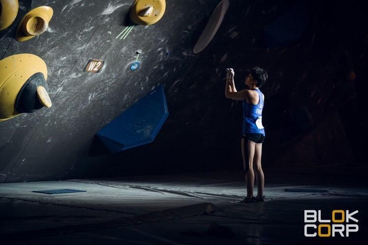 Notre jeune grimpeuse du team Vertical'Art finit deuxième de la finale de bloc à Meiringen, ce week-end, pour sa première participation à une Coupe du monde d'escalade en seniors - Crédits photo : Block Corp