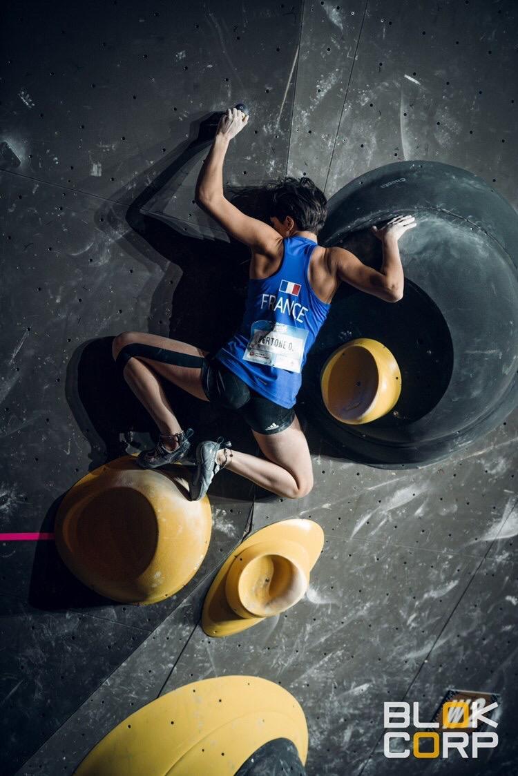 Oriane est la seule grimpeuse française à avoir atteint la finale de la Coupe du monde de bloc de Meiringen, une sacrée performance pour le jeune espoir du team Vertical'Art 