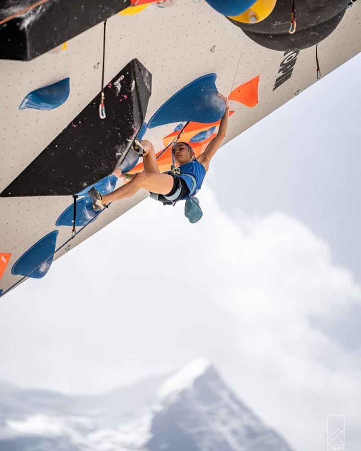 Nos grimpeuses du teamVertical'Art ont bien représenté nos couleurs lors de la Coupe du monde de difficulté de Chamonix. En photo, Nolwenn Arc (team VA), qui a été exceptionnelle en terminant aux portes de la finale