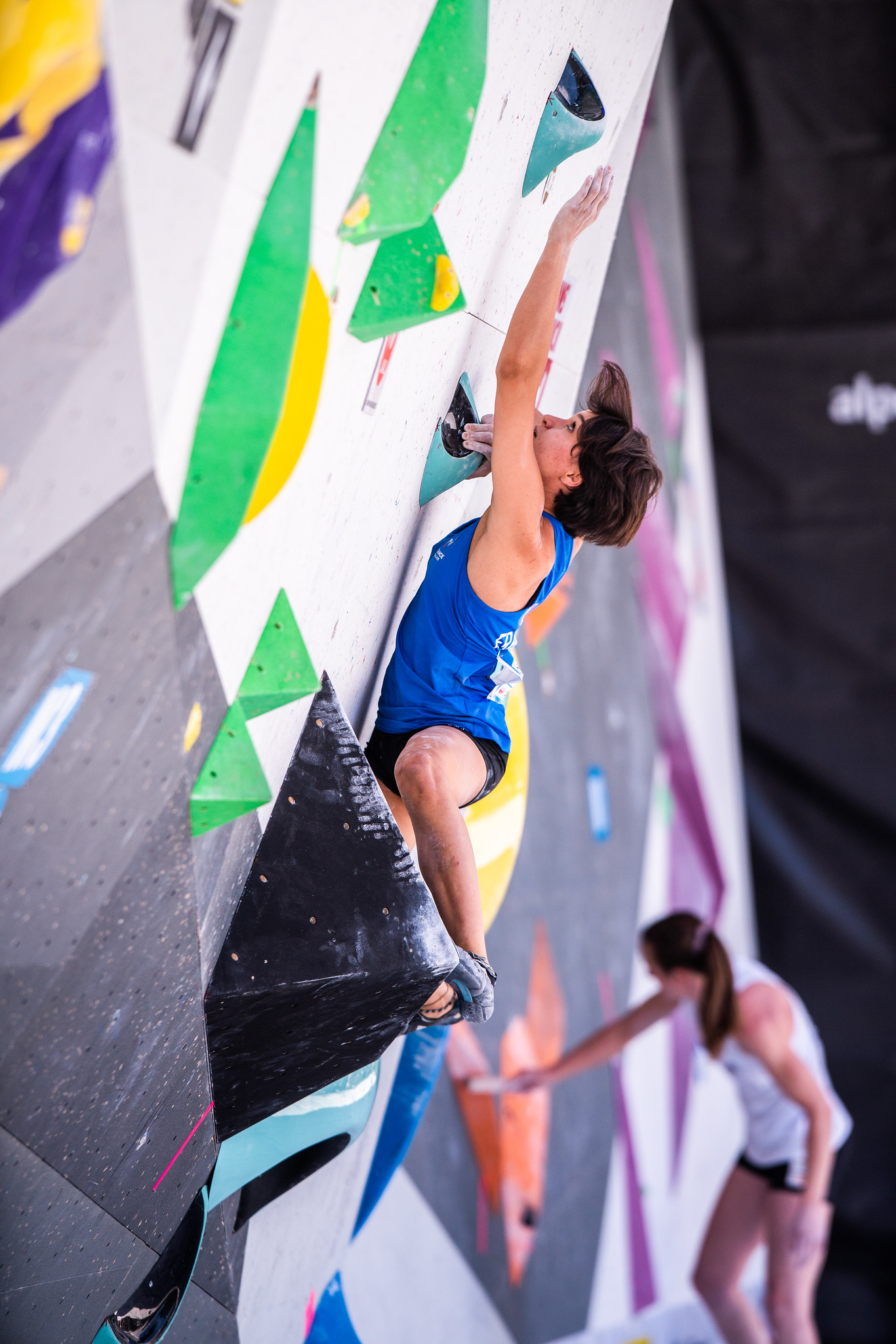 Interview d'Oriane Bertone en vue des Championnats du monde d'escalade 2021. Notre jeune athlète nous livre ses impressions avant de disputer cette compétition très attendue