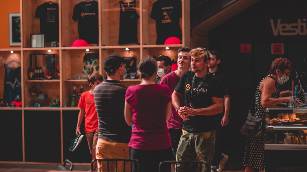 Nos JPO, l'occasion de (re)découvrir notre concept de salle d'escalade, restaurant et bar. Notre staff est à votre écoute pour vous guider tout au long de notre journée portes ouvertes