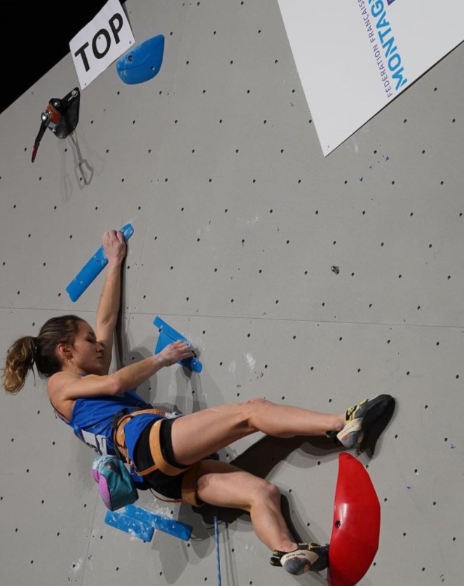 Victoire de Nolwenn Arc aux Championnats régionaux de bloc 2022 à la Baconnière. Notre athlète du team VA engrange de la confiance avant les Championnats de France de bloc fin février